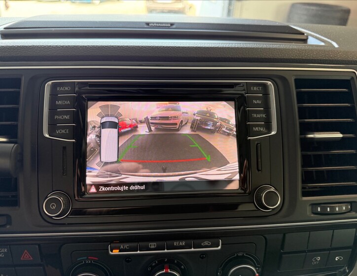 Volkswagen Multivan 17