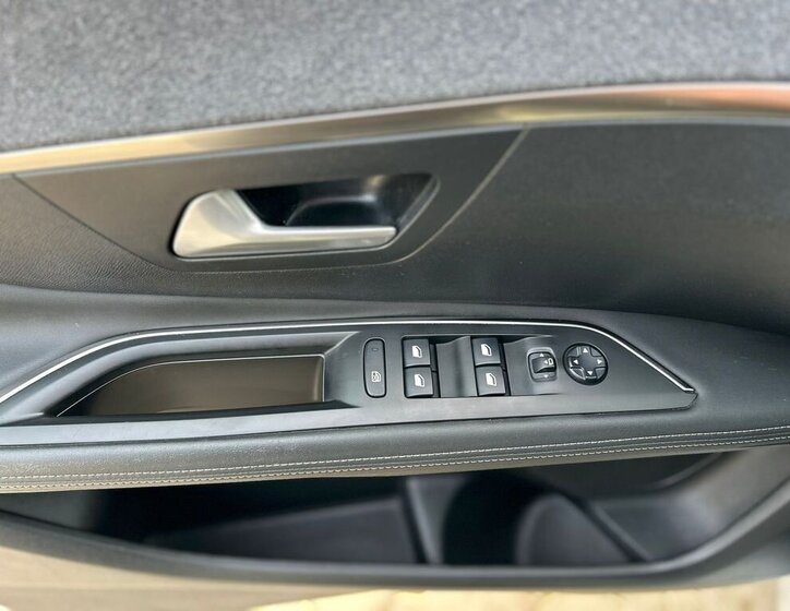 Peugeot 3008 SUV / Terénní 1,5 l 96 kw