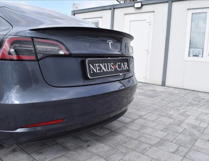 Tesla Model 3 Sedan / Limuzína 0,0 377 kw