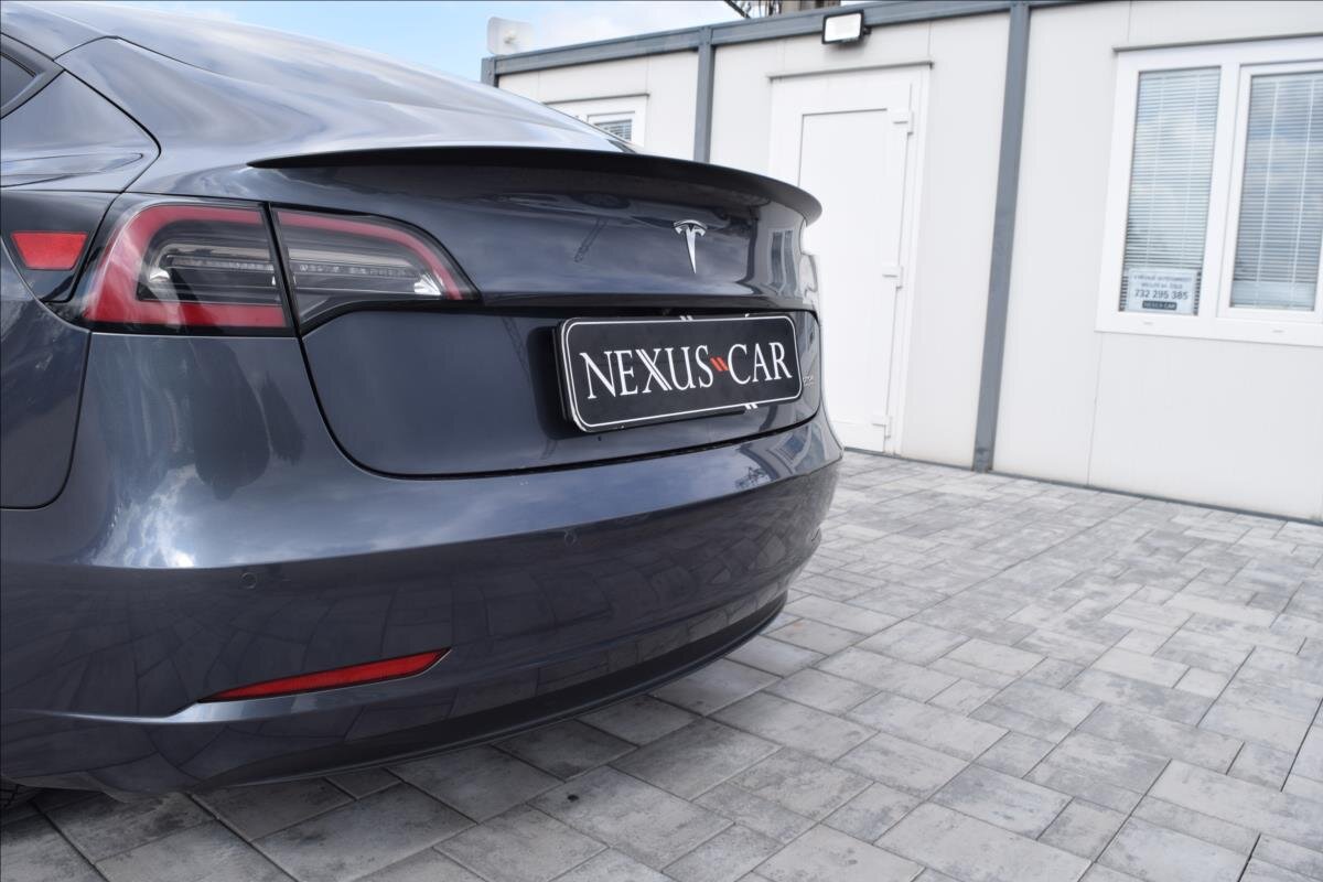 Tesla Model 3 Sedan / Limuzína 0,0 377 kw