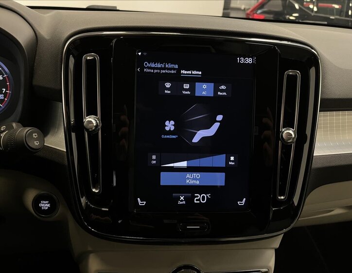 Volvo XC40 SUV / Terénní 1,5 l 120 kw