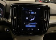 Volvo XC40 SUV / Terénní 1,5 l 120 kw