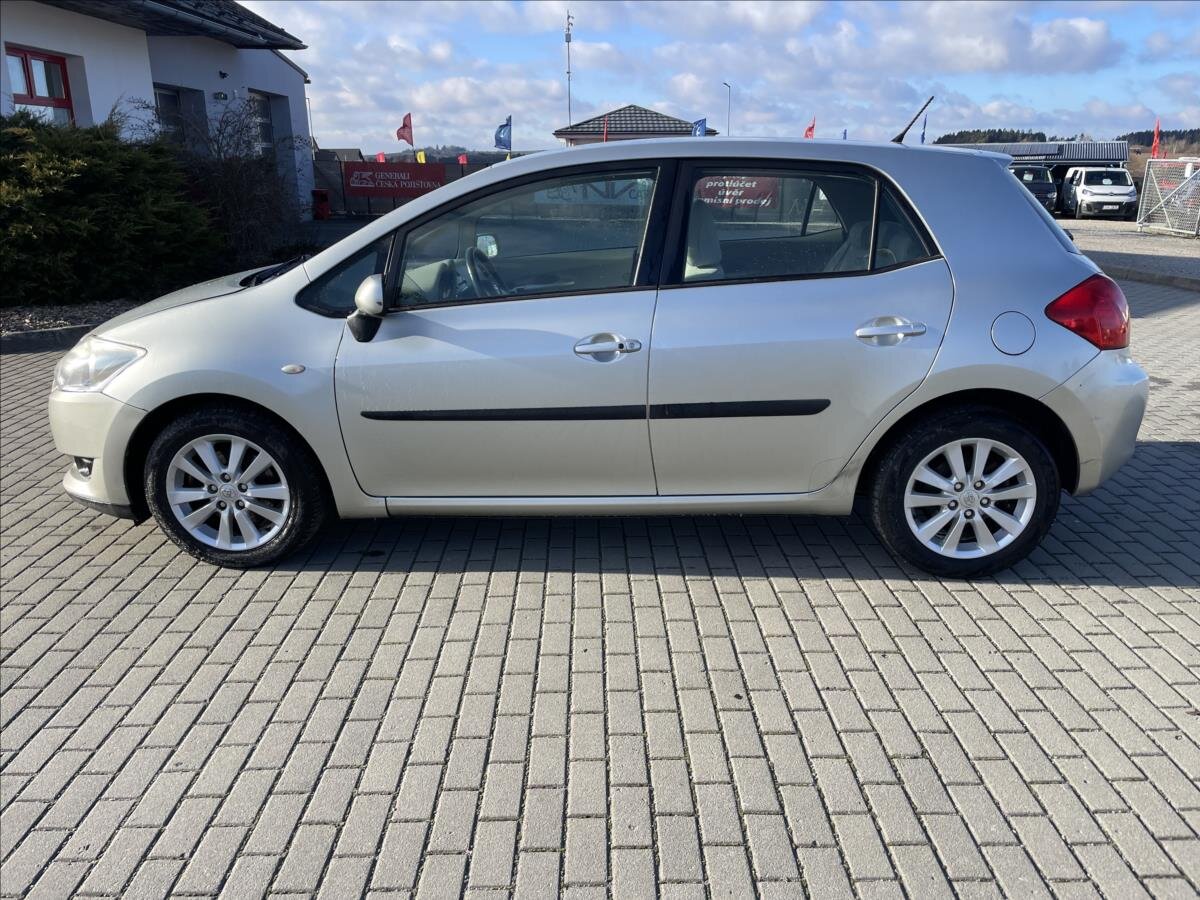 Toyota Auris Hatchback 2,0 l 93 kw