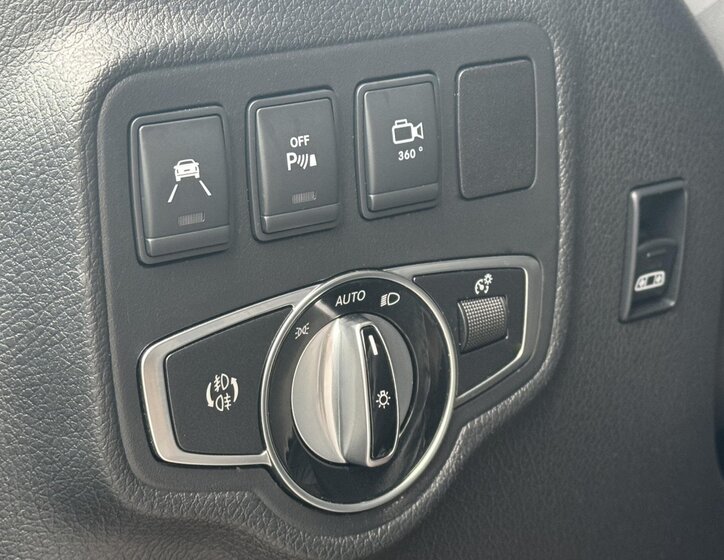 Mercedes-Benz Třídy X 21