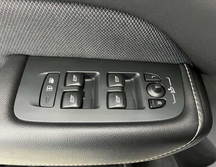 Volvo XC60 SUV / Terénní 2,0 l 288 kw