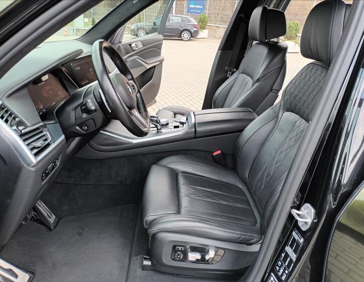 BMW X7 SUV / Terénní 4,4 l 390 kw