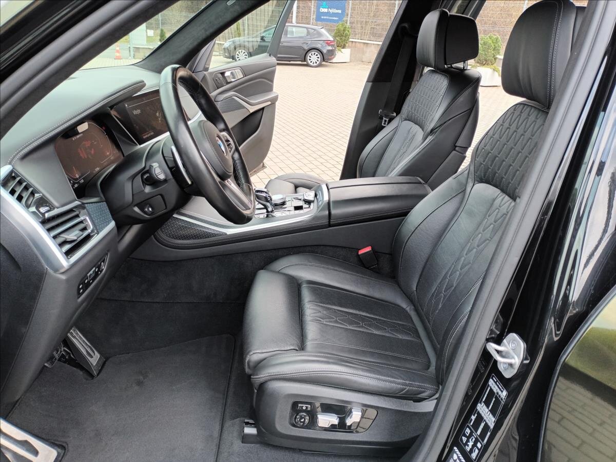 BMW X7 SUV / Terénní 4,4 l 390 kw