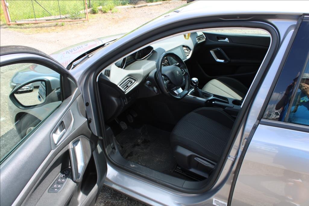 Peugeot 308 Hatchback 1,5 l 75 kw