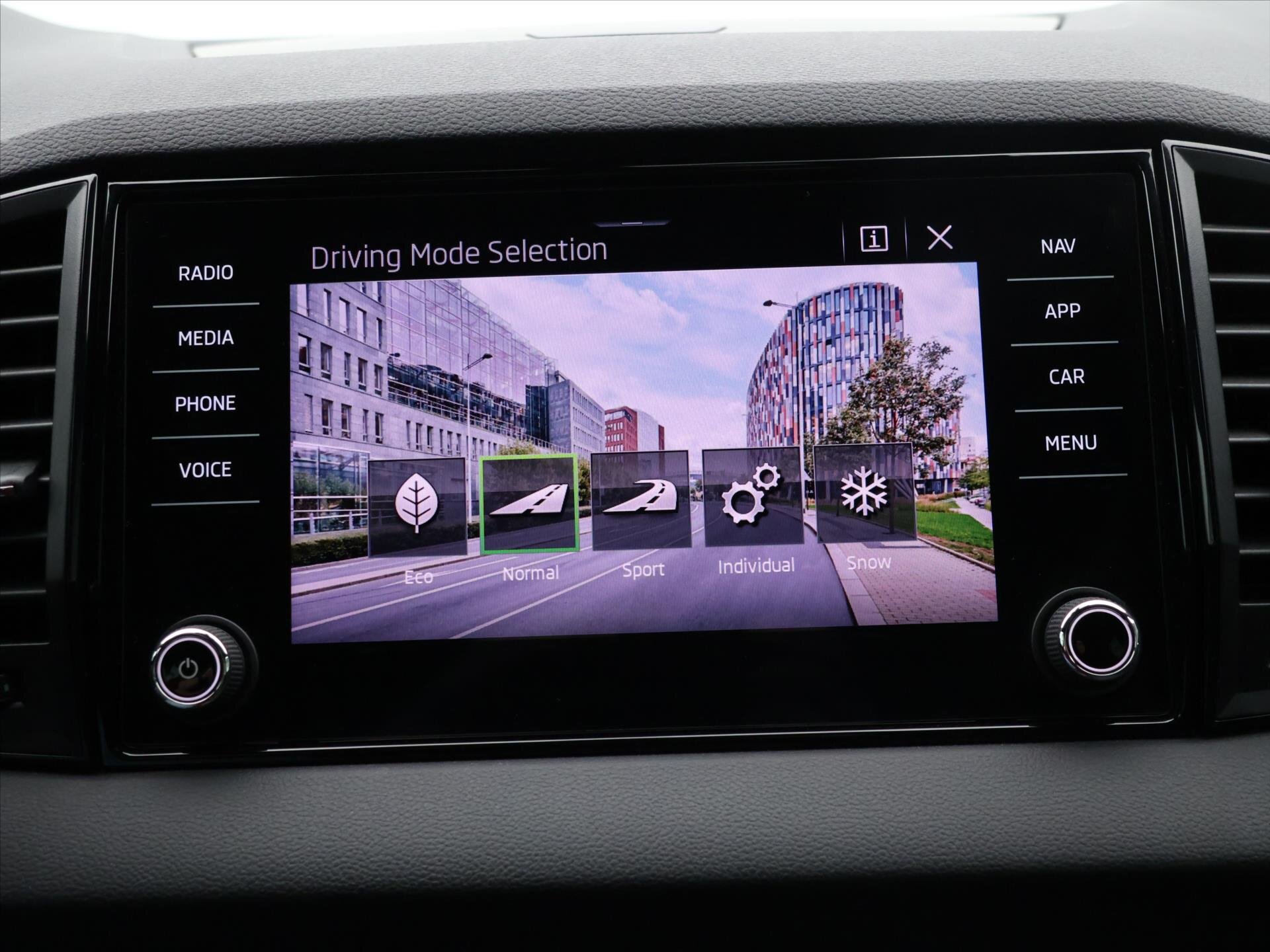 Škoda Karoq SUV / Terénní 2,0 l 140 kw