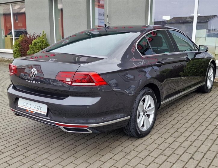 Volkswagen Passat Sedan / Limuzína 2,0 l 147 kw