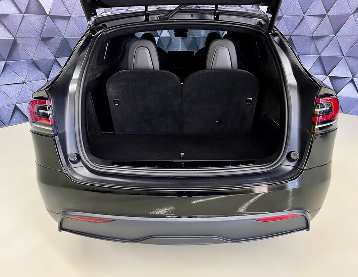 Tesla Model X SUV / Terénní 0,0 493 kw