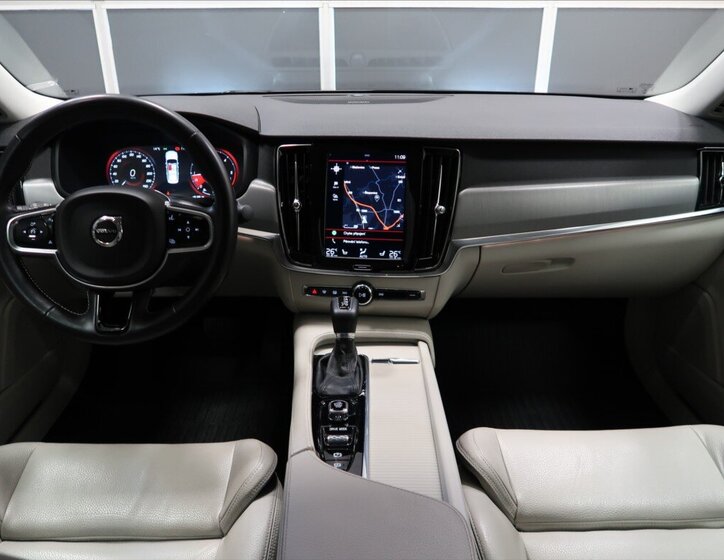 Volvo S90 Sedan / Limuzína 2,0 l 173 kw