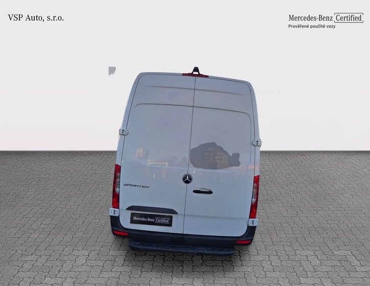 Mercedes-Benz Sprinter 4