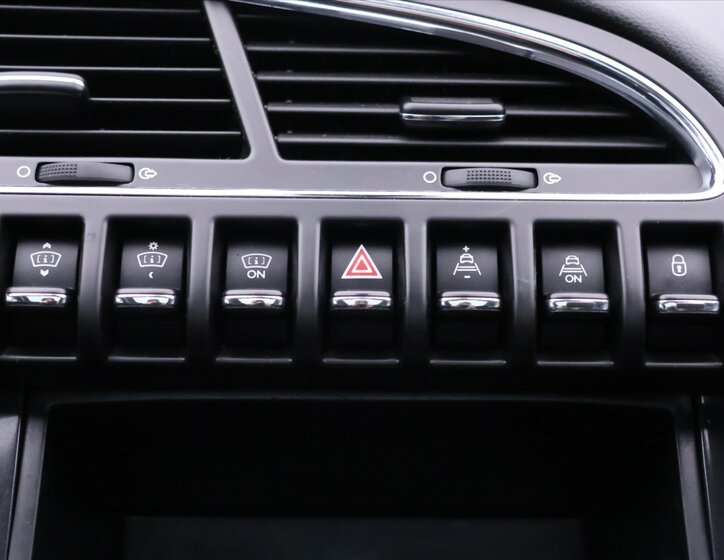 Peugeot 3008 MPV 2,0 l 120 kw