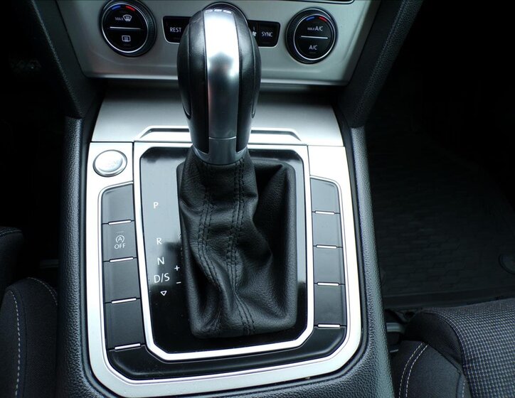 Volkswagen Passat Kombi 1,6 l 88 kw