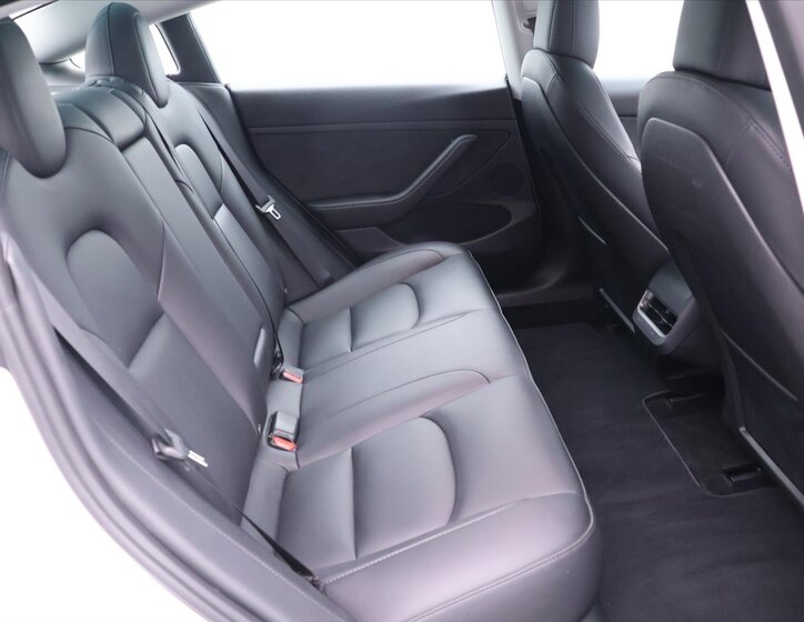 Tesla Model 3 Sedan 0,0 366 kw