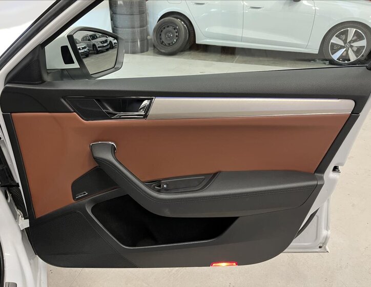 Škoda Superb Liftback 1,4 l 160 kw