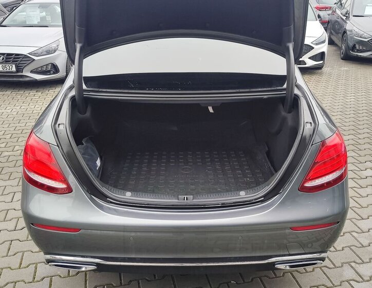 Mercedes-Benz Třídy E Sedan 3,0 l 190 kw
