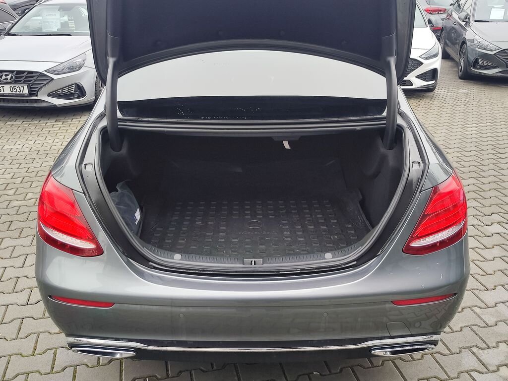 Mercedes-Benz Třídy E Sedan 3,0 l 190 kw