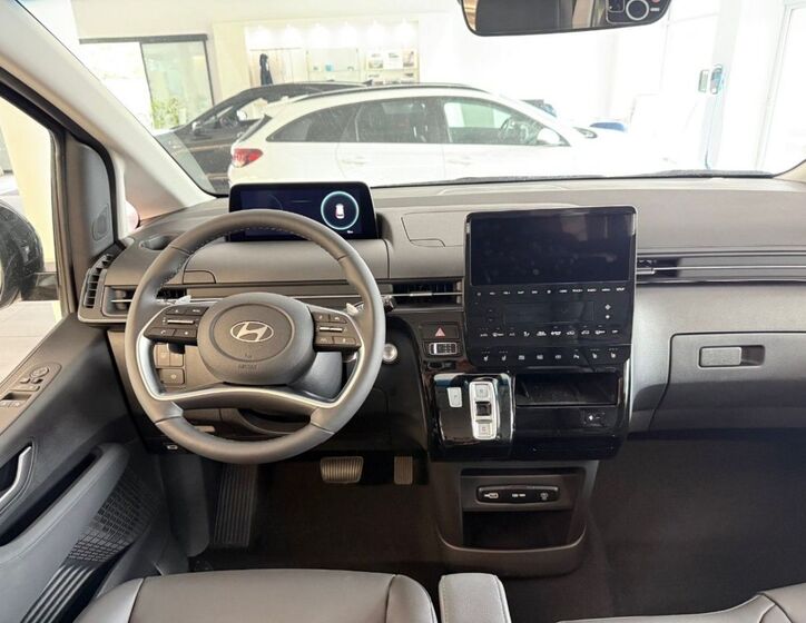 Hyundai Staria 7