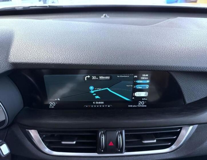 Alfa Romeo Stelvio 10