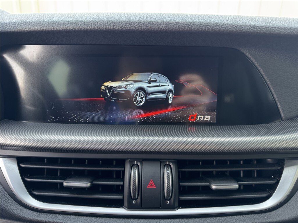 Alfa Romeo Stelvio SUV 2,0 l 206 kw