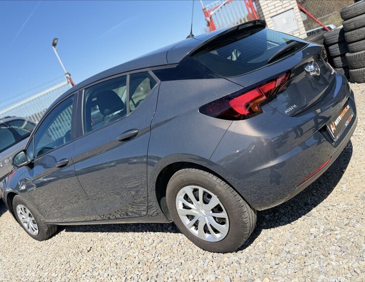 Opel Astra Hatchback 999,0 77 kw