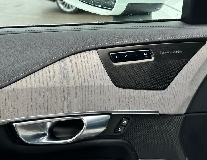 Volvo XC90 SUV / Terénní 2,0 l 173 kw