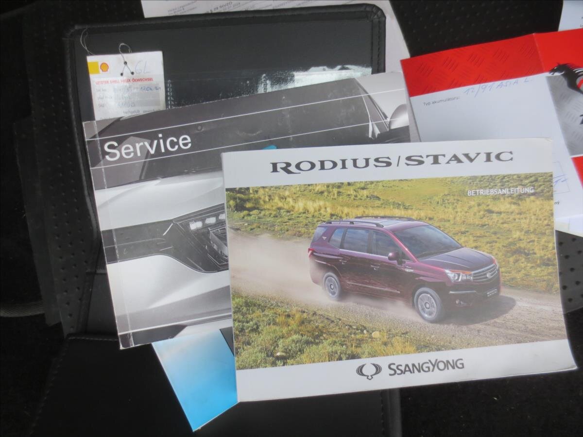 SsangYong Rodius VAN-Minibus 2,0 l 114 kw