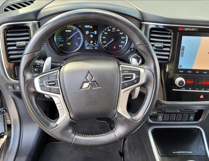 Mitsubishi Outlander 20