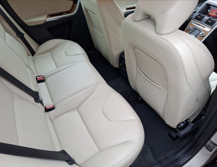 Volvo XC60 Kombi 2,4 l 162 kw