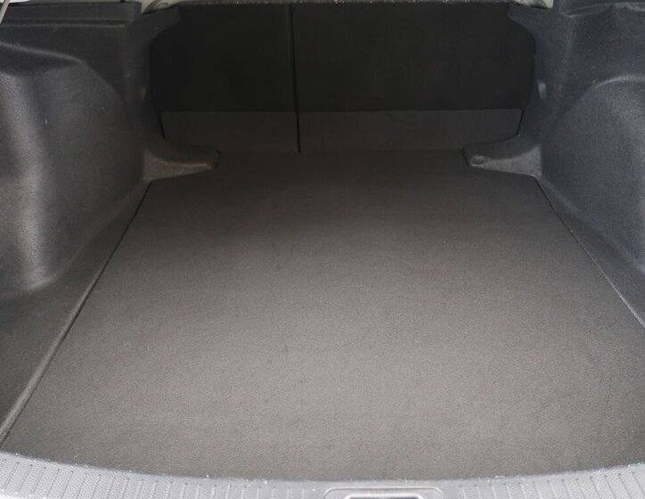 Toyota Corolla Sedan / Limuzína 1,5 l 92 kw