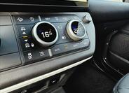 Land Rover Defender 25