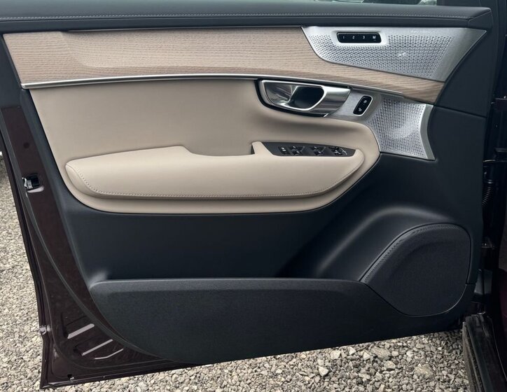 Volvo XC90 SUV / Terénní 2,0 l 335 kw