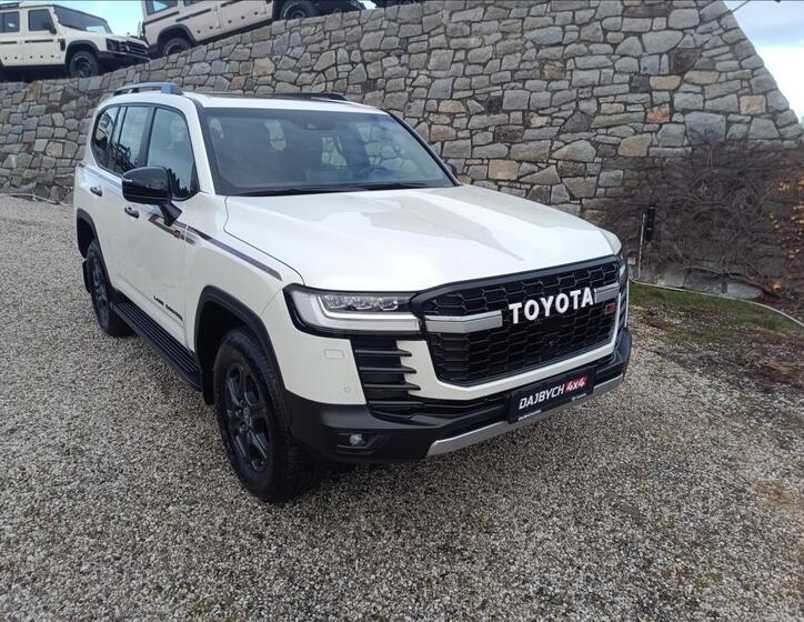 Toyota Land Cruiser 1