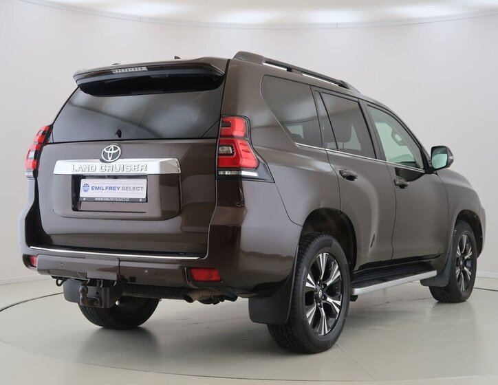 Toyota Land Cruiser 5