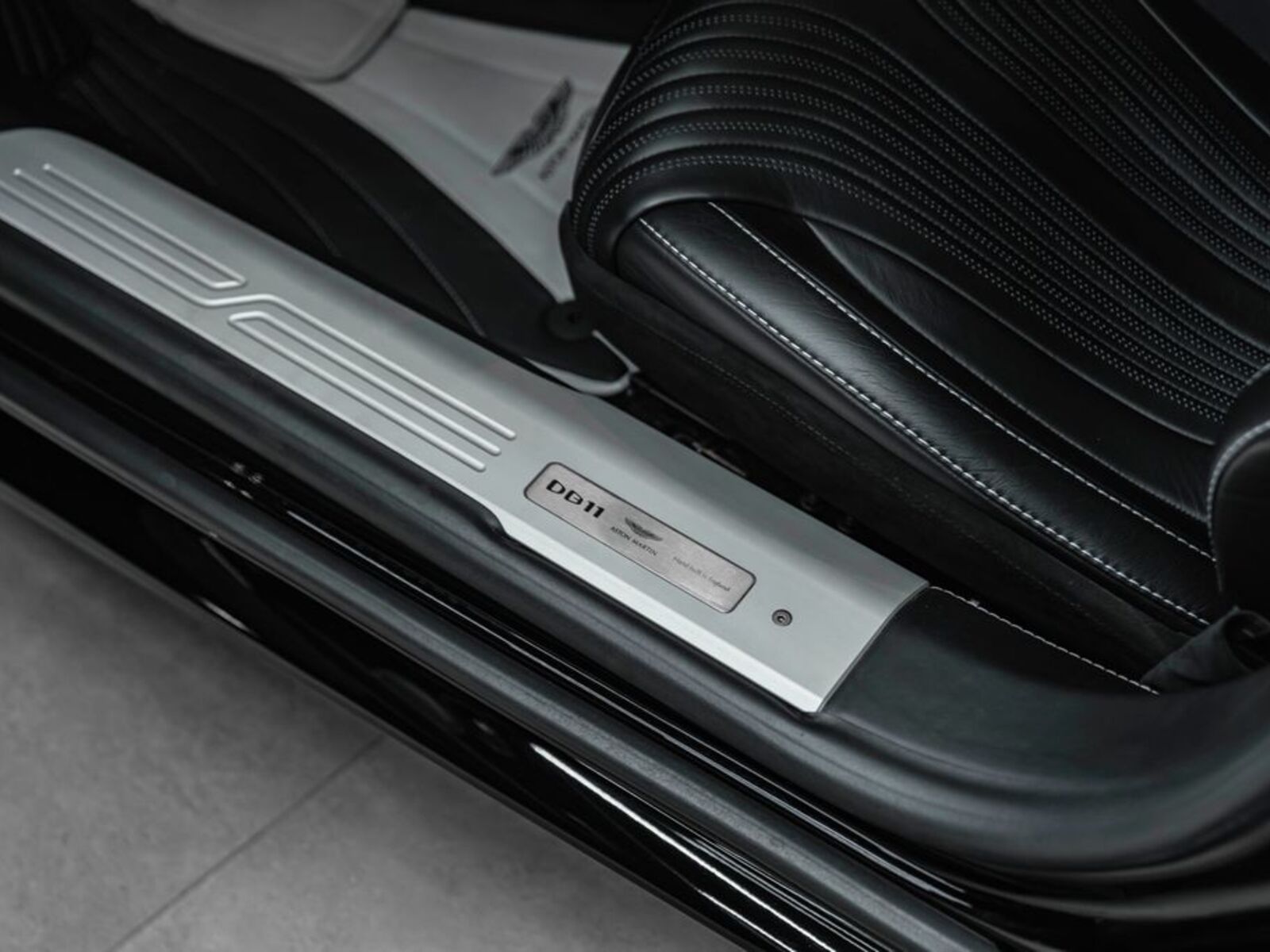 Aston Martin DB11 23