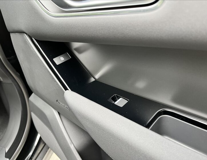Land Rover Range Rover Velar SUV / Terénní 2,0 l 150 kw
