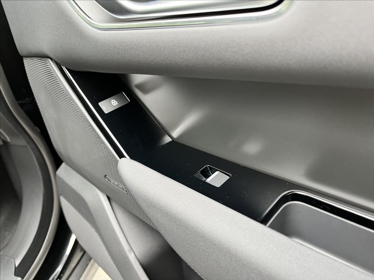 Land Rover Range Rover Velar SUV / Terénní 2,0 l 150 kw