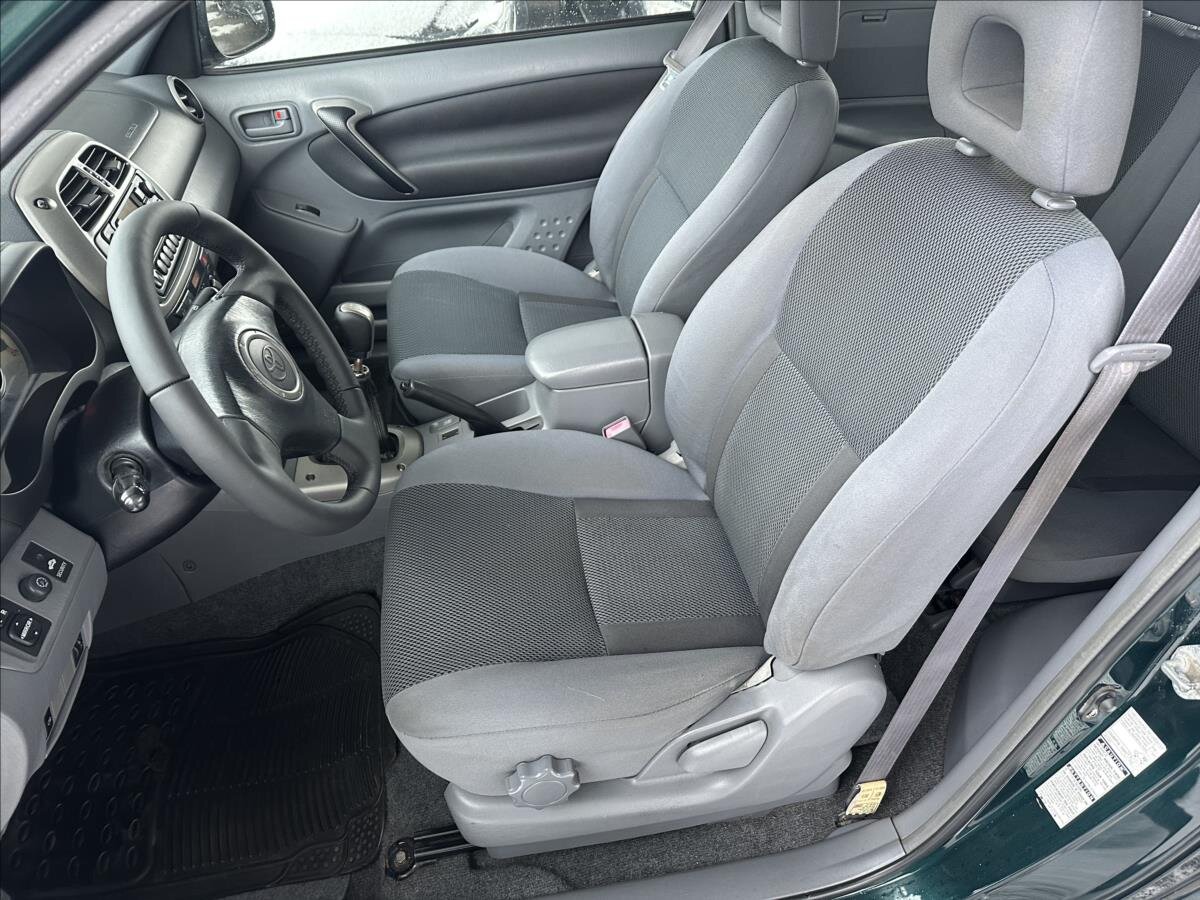 Toyota RAV4 SUV / Terénní 2,0 l 110 kw