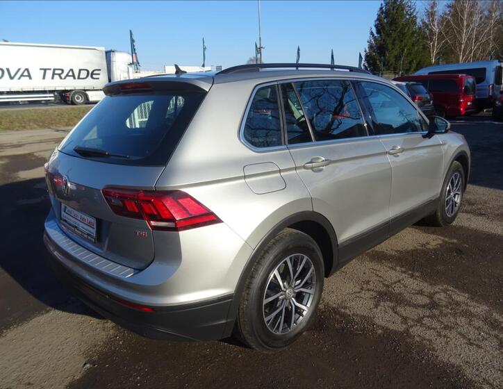 Volkswagen Tiguan 9
