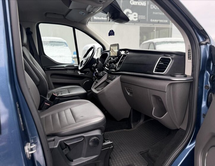 Ford Tourneo Custom 17