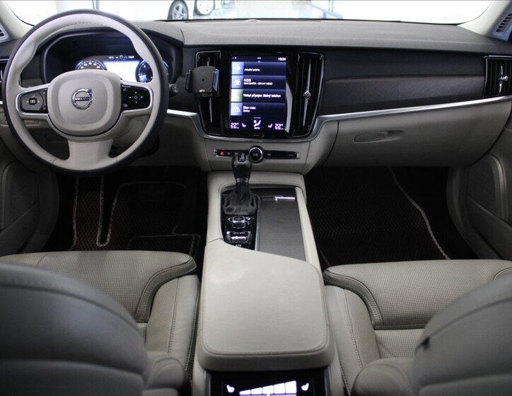 Volvo V90 Kombi 2,0 l 177 kw