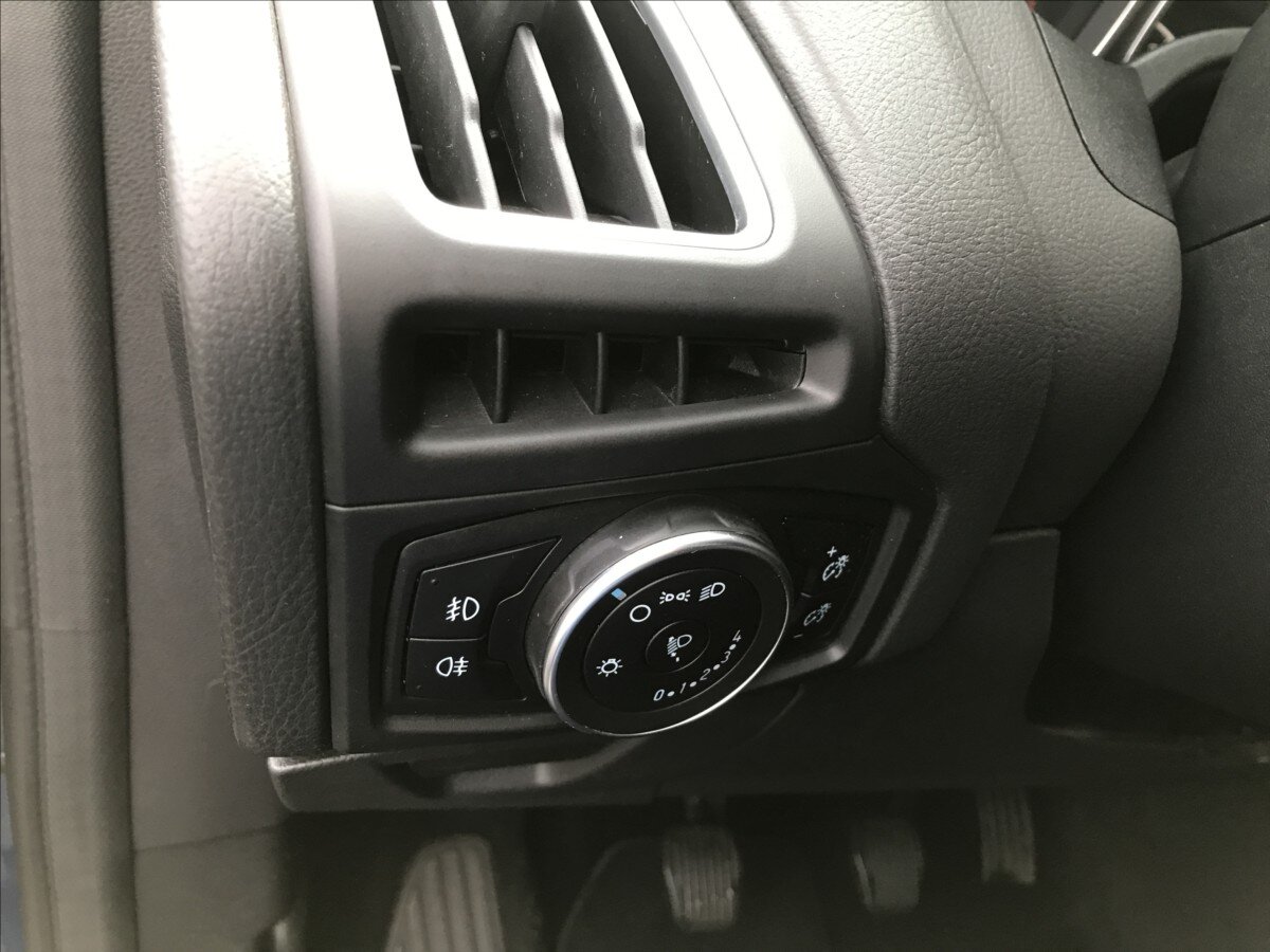 Ford Focus Hatchback 999,0 92 kw