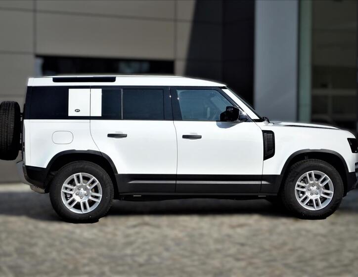 Land Rover Defender 5