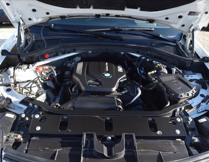 BMW X4 Sedan 2,0 l 140 kw