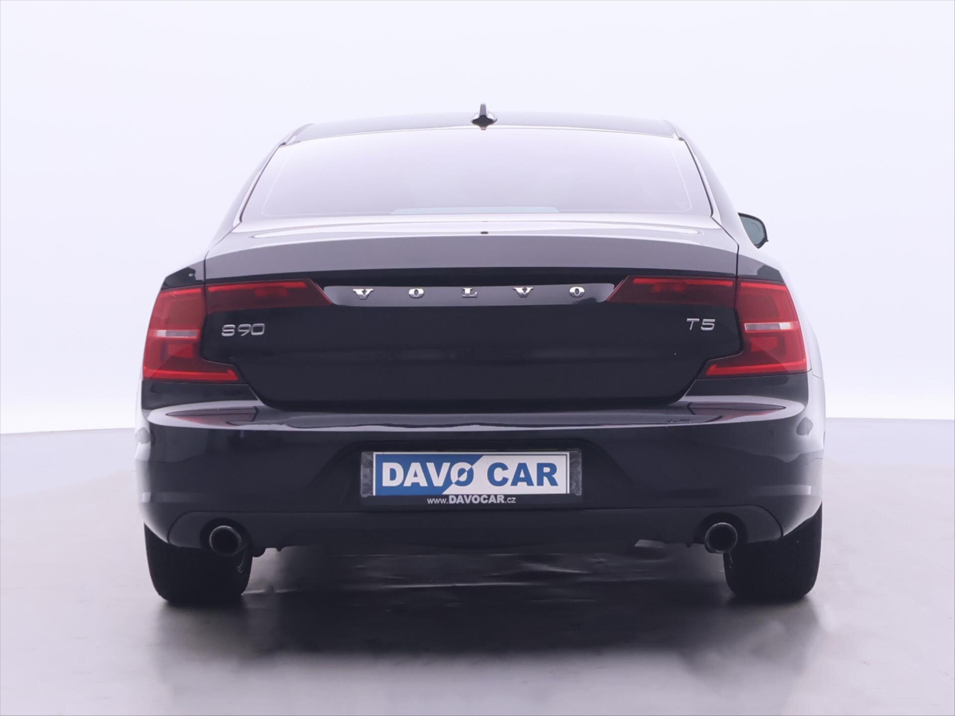 Volvo S90 Sedan / Limuzína 2,0 l 187 kw