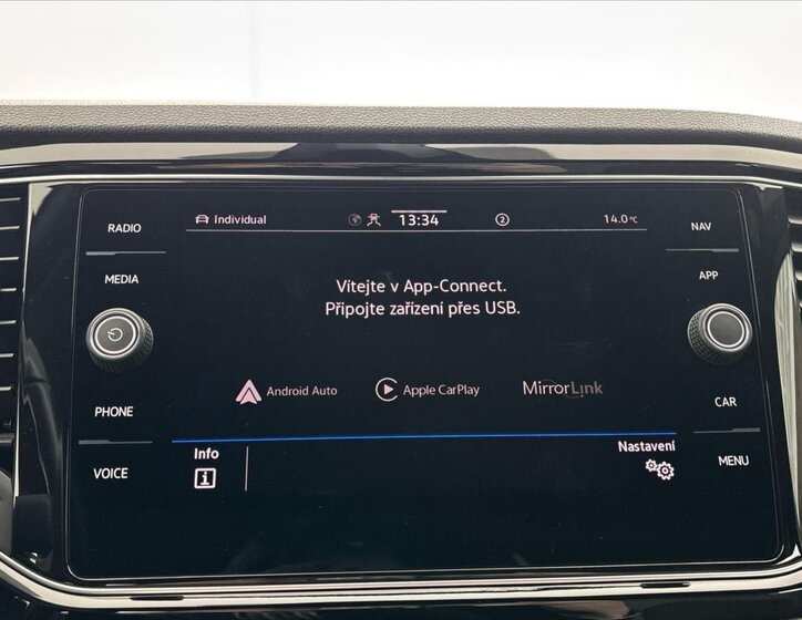 Volkswagen T-Roc SUV / Terénní 2,0 l 221 kw