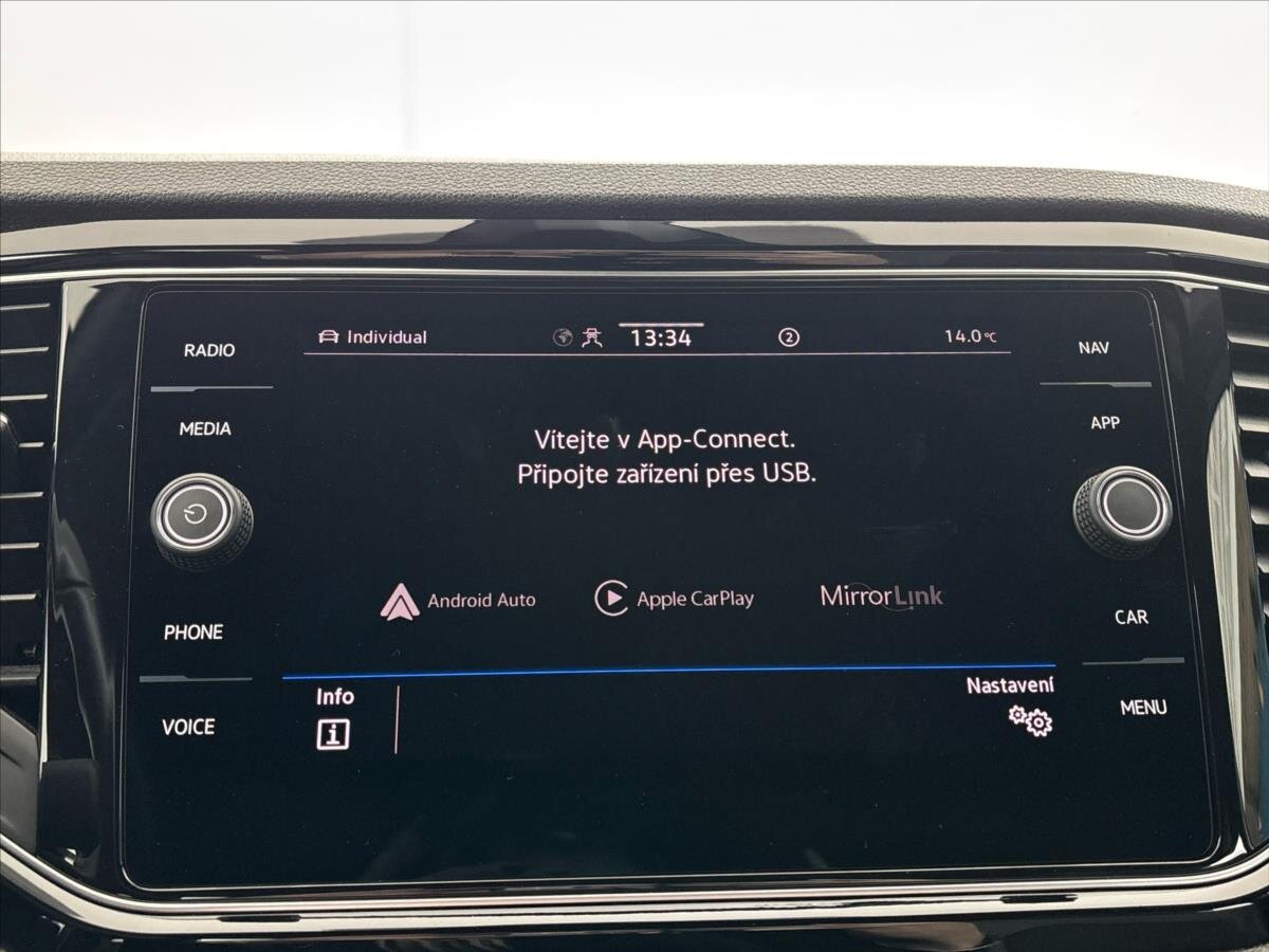 Volkswagen T-Roc SUV / Terénní 2,0 l 221 kw