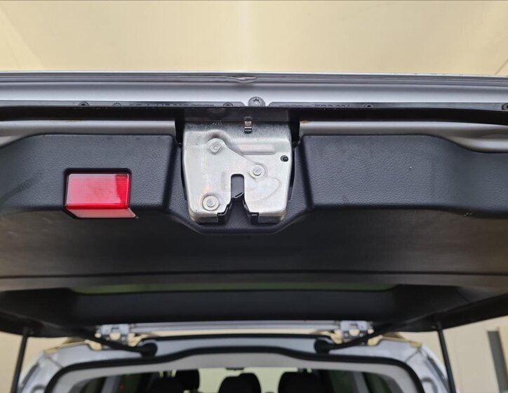 Mercedes-Benz Vito MPV 2,0 l 174 kw